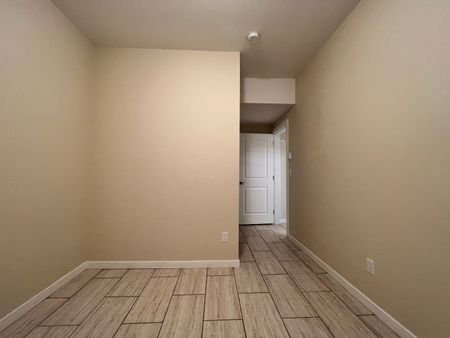 2 bed/1 bath Suite w/ Exclusive Use of Yard - Photo 3