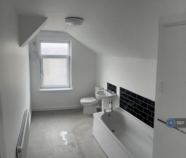 2 bedroom semi-detached house to rent - Photo 3