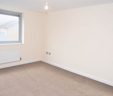 Guide Price £1,350 pcm - Available 08/11/2025 - Unfurnished - Photo 5