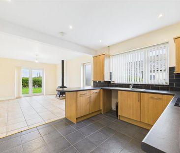 3 bedroom detached bungalow to rent - Photo 5