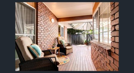 Quality 3 Bedroom Family Home in Central Location - Photo 3