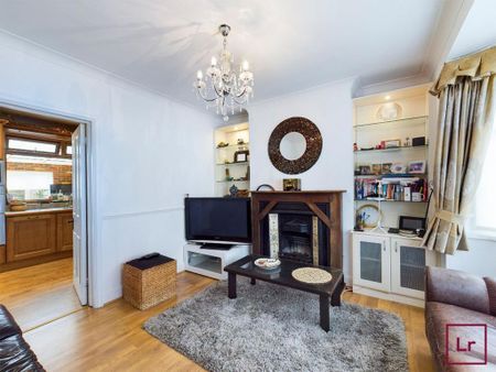 3 bedroom end of terrace house to rent - Photo 3