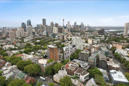 Recently Renovated Art Deco One-Bedroom Apartment - Photo 2