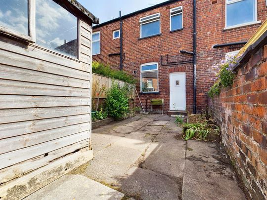 2 bedroom terraced house to rent - Photo 1