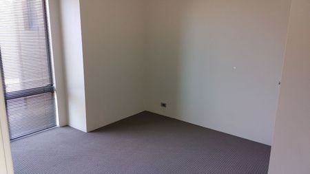 4 Bedroom 2 Bathroom Home - Photo 2