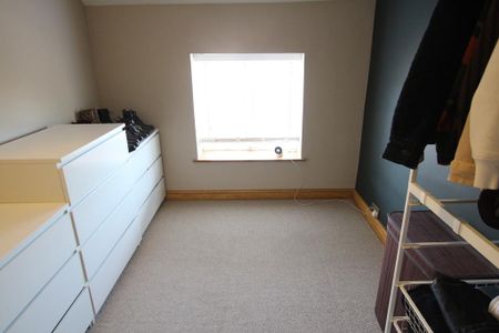 2 bedroom end of terrace house to rent - Photo 3