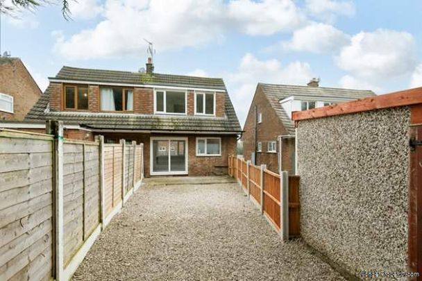 3 bedroom property to rent in Bamber Bridge - Photo 1