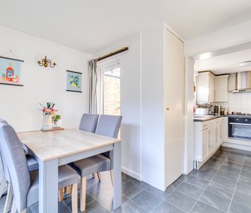 A lovely two bedroom cottage located in the popular Little Chelsea ... - Photo 3