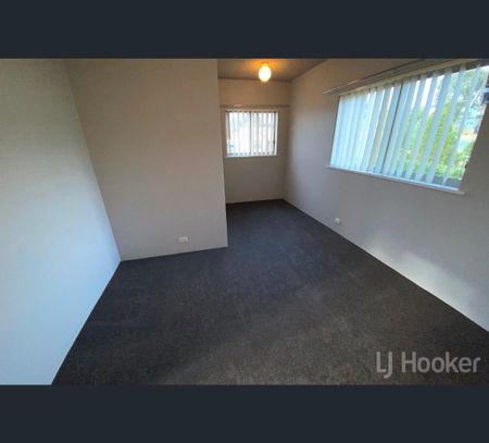 1/12 Gilmore Place, Queanbeyan West, NSW 2620 - Photo 4