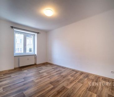 Pronájem bytu 2+1 61 m2 - Fotografie 2