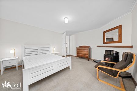 Fully Furnished Unit in Sought After West Hobart - Electricity, Gardening, and Water Included! - Photo 5