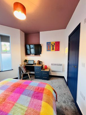 BEDROOM 5 – MEDIUM DOUBLE ENSUITE - Photo 1