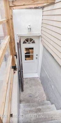 Cozy 1 bedroom basement apartment in St Clair West - Photo 1