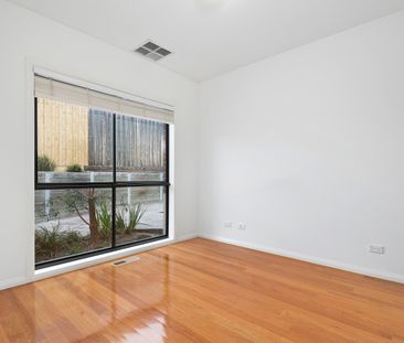 2/7 Mutual Road, Balwyn North VIC 3104 - Townhouse For Rent | Domain - Photo 6