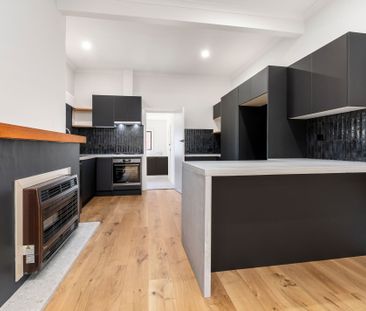 COTTAGE CHARM MEETS MODERN COMFORT - Photo 4