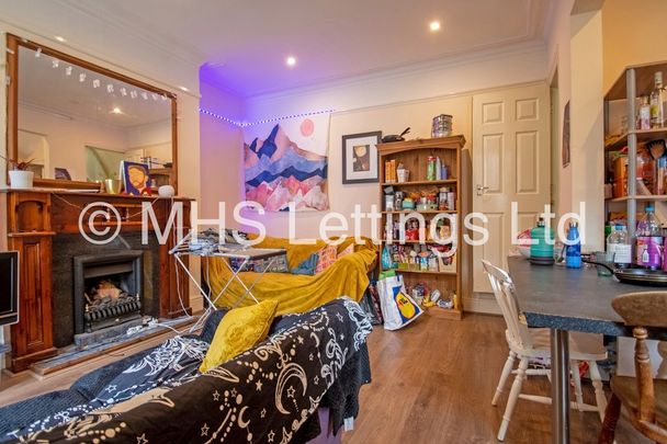 4 Bedroom Mid Terraced House for rent in Beechwood Mount - Photo 1