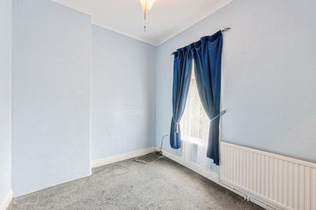 2 bedroom end of terrace house to rent - Photo 4
