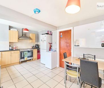 1 bedroom in a house share to rent - Photo 2