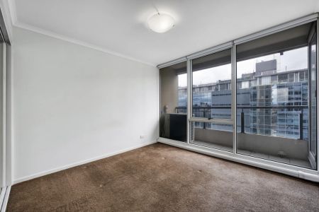Prime St Kilda Road Apartment with City Lifestyle & Resort-Style Amenities - Photo 5