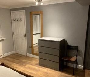 1 bedroom in a house share to rent - Photo 5