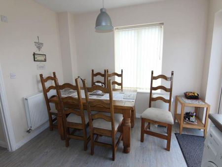 4 bedroom semi-detached house to rent - Photo 3