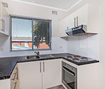 Bright and Airy 2-bedroom apartment. - Photo 4