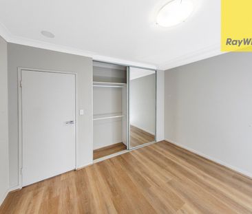 Stylish & Convenient Living in the Heart of Parramatta - Photo 2