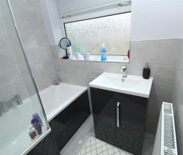 3 bedroom semi-detached house to rent - Photo 6