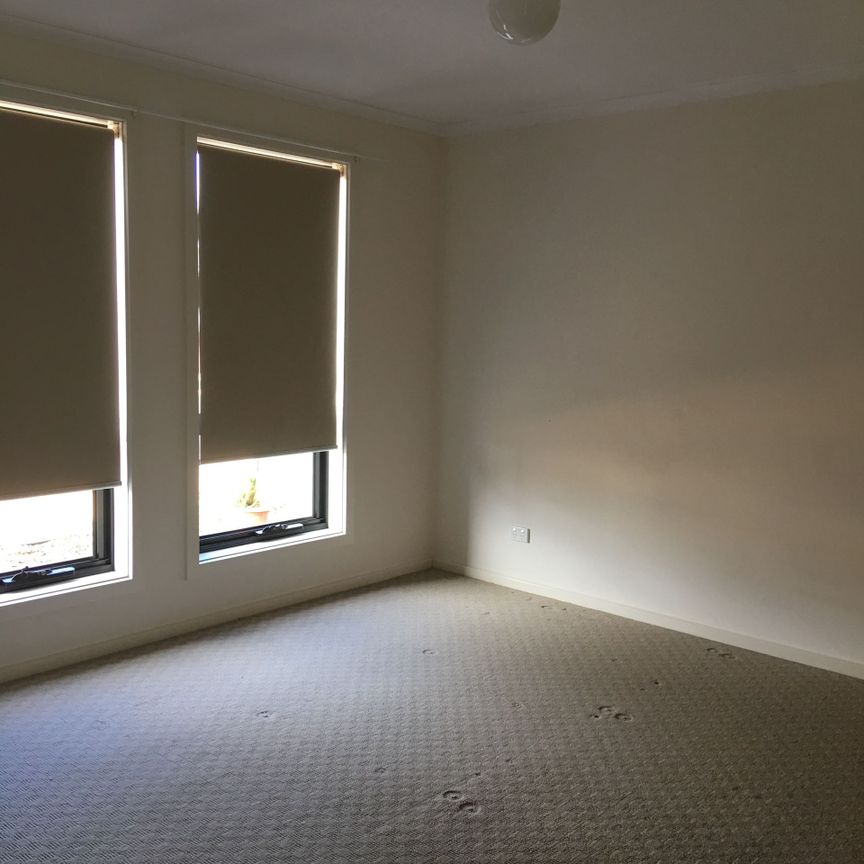 Lovely 3 Bedroom Home! - Photo 1