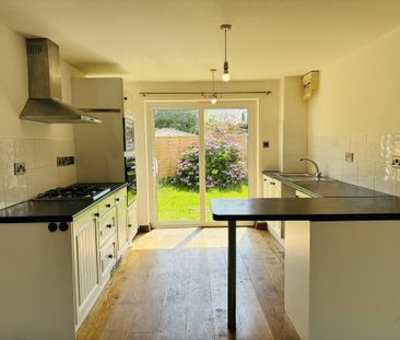 3 bedroom semi-detached bungalow to rent - Photo 6