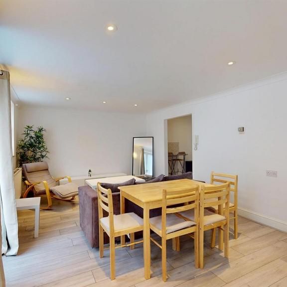 3 bedroom apartment to rent - Photo 1