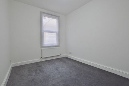 4 bedroom House To Let - Photo 5