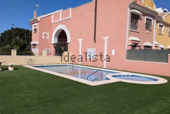 Alquiler de chalet adosado en Roda