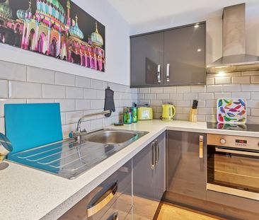 Studio Flat, Holcombe House, BN2 - Photo 1
