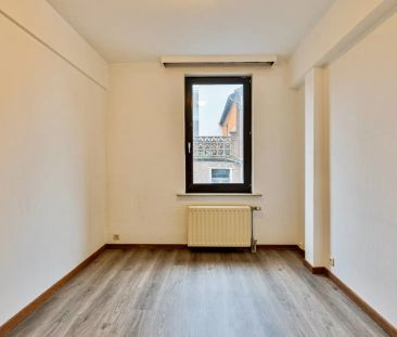 Ruim appartement met 2 slaapkamers en privatieve kelder - Photo 1