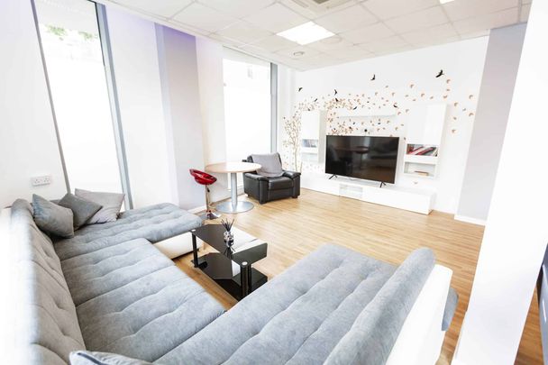 Bronze Studio - Photo 1