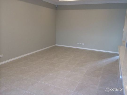 Stylish Three-Bedroom Villa in a Prime Location - Photo 1