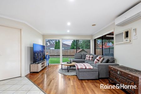 3 Bedroom house in Cranbourne West! - Photo 4