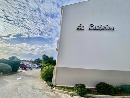 Type 2 - loggia vue mer - dernier étage parking - Photo 4