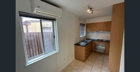 Charming 1-Bedroom Apartment in Great Location - Photo 5