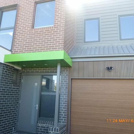 NEAR NEW 3 BEDROOM TOWNHOUSE IN HEART OF SPRINGVALE - Photo 3