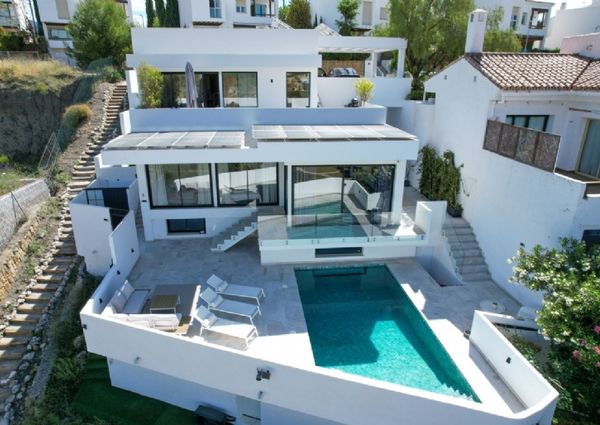 5 Bedroom Villa For Rent in Benahavís