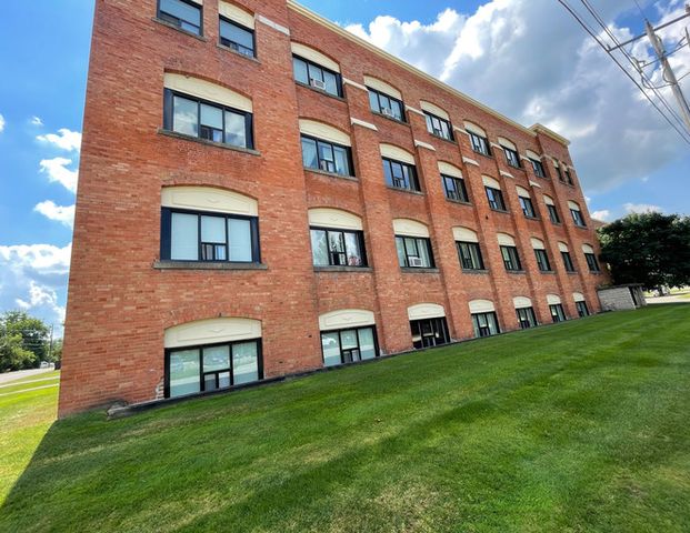 Mill Place Apartments - PARKING SPACE INCLUSIVE | 17 Church St, Orangeville - Photo 1