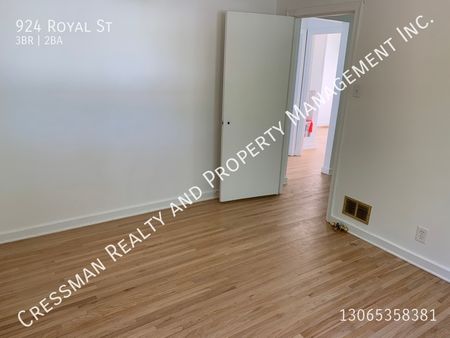 2 Bedroom Main Floor Unit in Rosemont - Photo 4