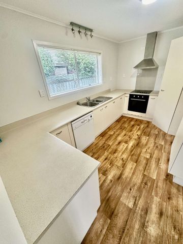 Nestled in the serene neighborhood of Chedworth, this delightful 3-bedroom (additional outside room), 2-bathroom home offers the perfect blend of comfort and convenience. - Photo 5