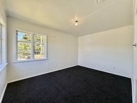 3-Bedroom Home in Wainuiomata - Photo 3