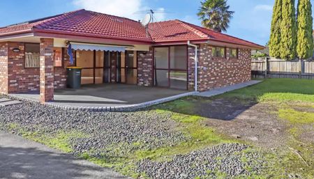 Brick tile 4 bedrooms 2 bathrooms heaps parking available - Photo 4