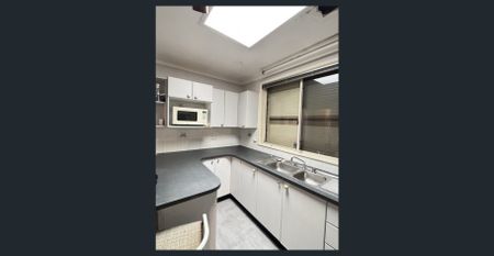 Fresh, Bright & Spacious – Perfect Family Living in Doonside! - Photo 5