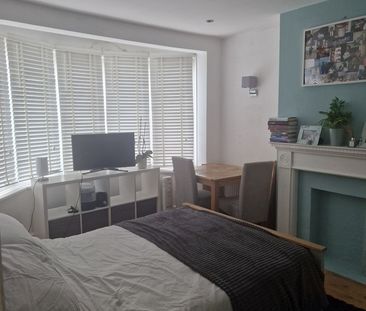 Room in a Shared House, Zermatt Road, CR7 - Photo 5