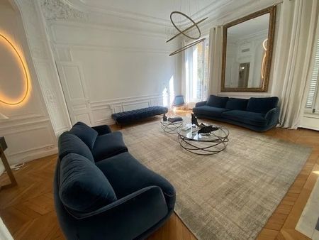 Tout savoir sur cet appartement dans le quartier Triangle d'Or, à Paris 8ème - Photo 2